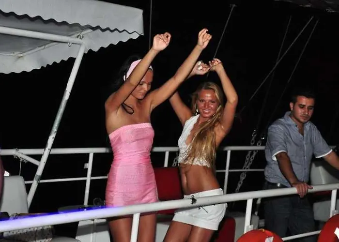 A Dreamy Luxury One-Bedroom Apartment With Special Views Of The Forest, Sea And Sunset Apartman